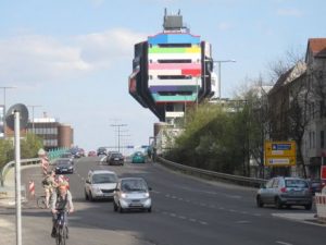 Aus der Todeskurve zum Bierpinsel